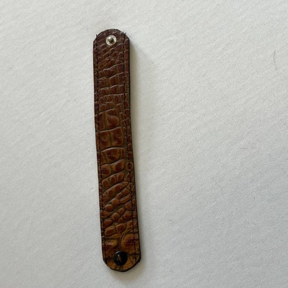 5/ $25  FAUX Leather Bracelet Brown textured - Picture 1 of 6